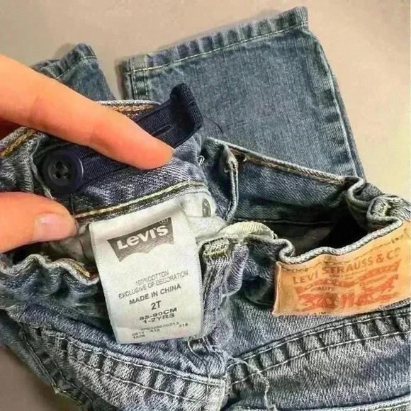 Levi’s toddler 100% cotton blue jeans no flaws adjustable waist size 2T wide leg - Picture 3 of 3